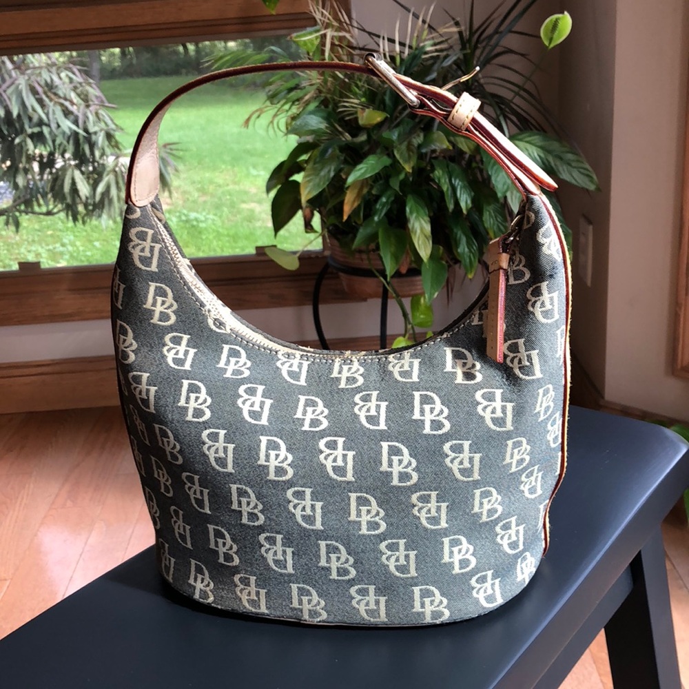 Dooney & Bourke Hand Bag